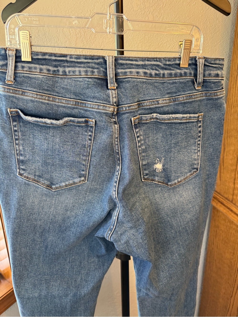 Vervet Women's Cropped stretchy Straight-Leg raw hem denim jeans. Size 16 - Picture 4 of 7